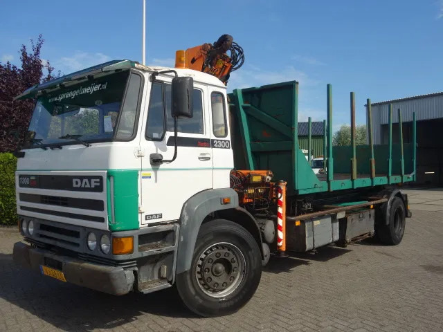 DAF 2300 TURBO HAAKSYSTEEMENPALFINKER KRAAN 9 TON - Автоманипулятор: фото 2 DAF 2300 TURBO HAAKSYSTEEMENPALFINKER KRAAN 9 TON - Автоманипулятор: фото 2