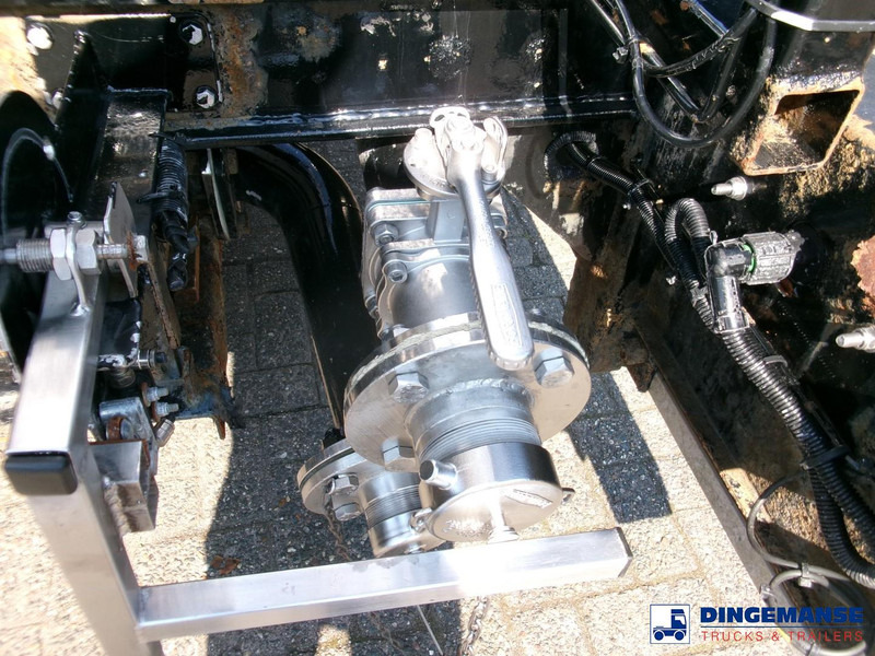 Полуприцеп-цистерна Clayton Chemical tank inox 33 m3 / 1 comp + pump: фото 11 Полуприцеп-цистерна Clayton Chemical tank inox 33 m3 / 1 comp + pump: фото 11