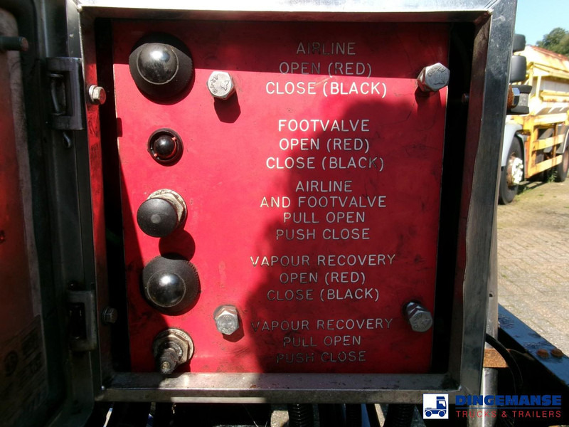 Полуприцеп-цистерна Clayton Chemical tank inox 33 m3 / 1 comp + pump: фото 14 Полуприцеп-цистерна Clayton Chemical tank inox 33 m3 / 1 comp + pump: фото 14