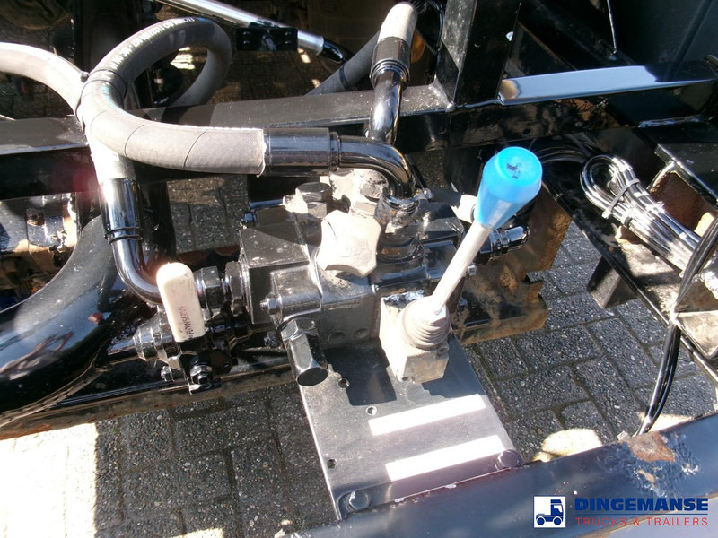 Полуприцеп-цистерна Clayton Chemical tank inox 33 m3 / 1 comp + pump: фото 15 Полуприцеп-цистерна Clayton Chemical tank inox 33 m3 / 1 comp + pump: фото 15