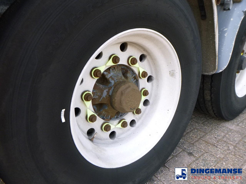 Полуприцеп-цистерна Lakeland Fuel tank alu 42.8 m3 / 6 comp + pump: фото 6 Полуприцеп-цистерна Lakeland Fuel tank alu 42.8 m3 / 6 comp + pump: фото 6