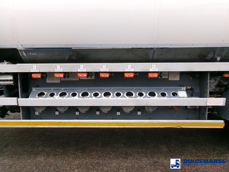 Полуприцеп-цистерна Lakeland Fuel tank alu 42.8 m3 / 6 comp + pump: фото 8 Полуприцеп-цистерна Lakeland Fuel tank alu 42.8 m3 / 6 comp + pump: фото 8