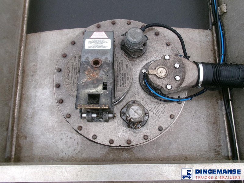 Полуприцеп-цистерна Lakeland Fuel tank alu 42.8 m3 / 6 comp + pump: фото 17 Полуприцеп-цистерна Lakeland Fuel tank alu 42.8 m3 / 6 comp + pump: фото 17