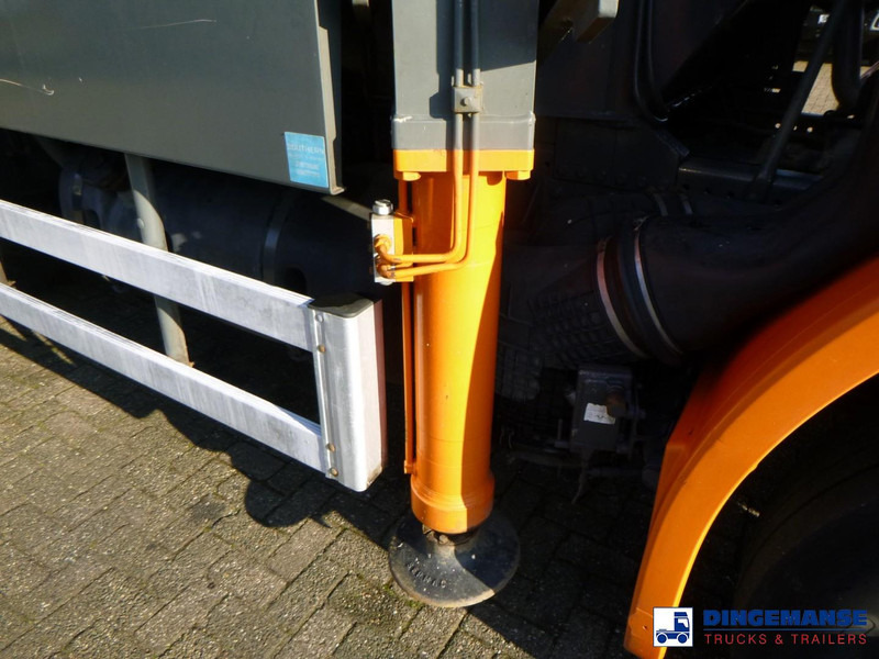 Автобетононасос Mercedes-Benz Axor 2633 6x4 RHD Sermac SCL 130 concrete pump 32 m: фото 13 Автобетононасос Mercedes-Benz Axor 2633 6x4 RHD Sermac SCL 130 concrete pump 32 m: фото 13