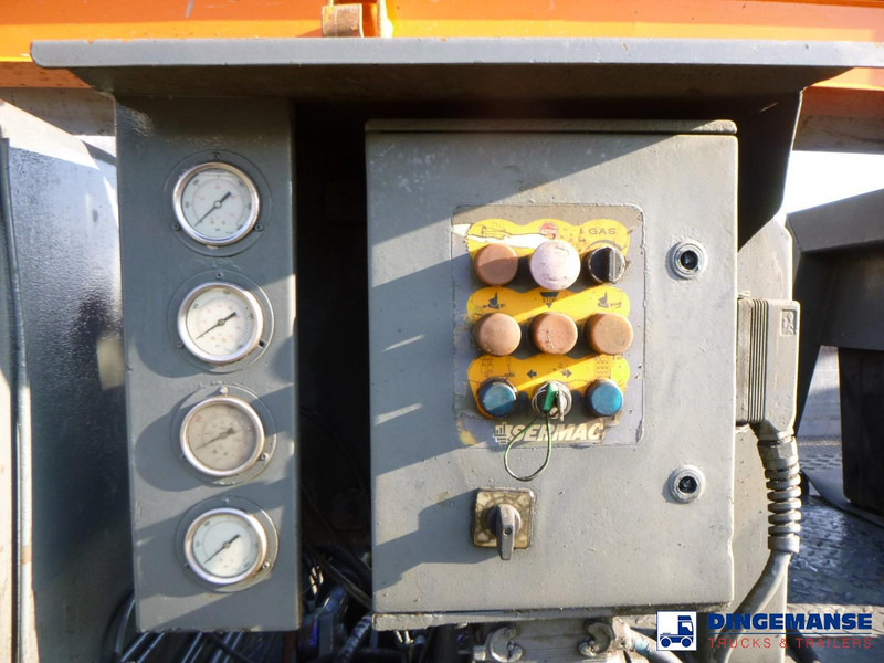 Автобетононасос Mercedes-Benz Axor 2633 6x4 RHD Sermac SCL 130 concrete pump 32 m: фото 17 Автобетононасос Mercedes-Benz Axor 2633 6x4 RHD Sermac SCL 130 concrete pump 32 m: фото 17