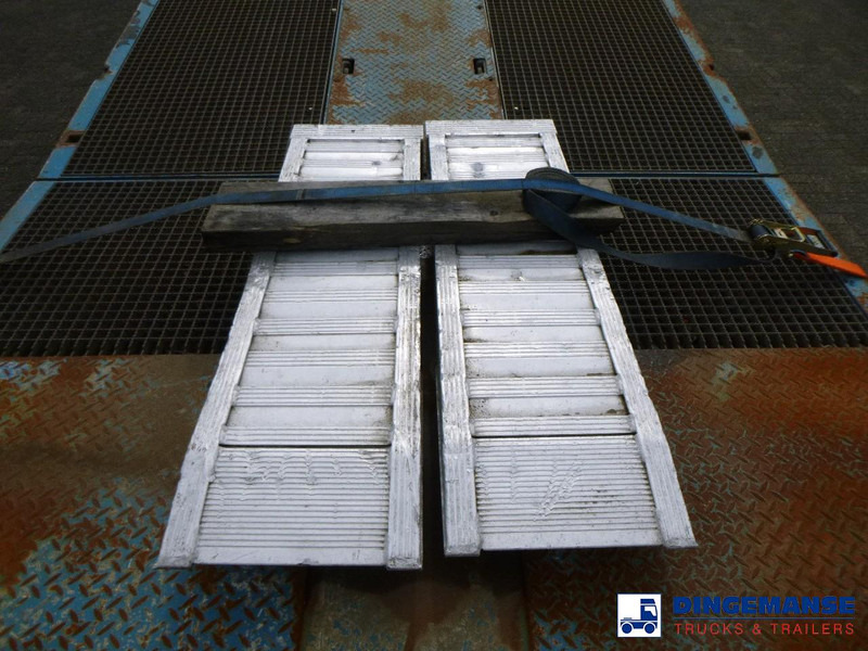 Низкорамный полуприцеп Nooteboom 3-axle lowbed trailer 41T OSDS 41-03: фото 13 Низкорамный полуприцеп Nooteboom 3-axle lowbed trailer 41T OSDS 41-03: фото 13