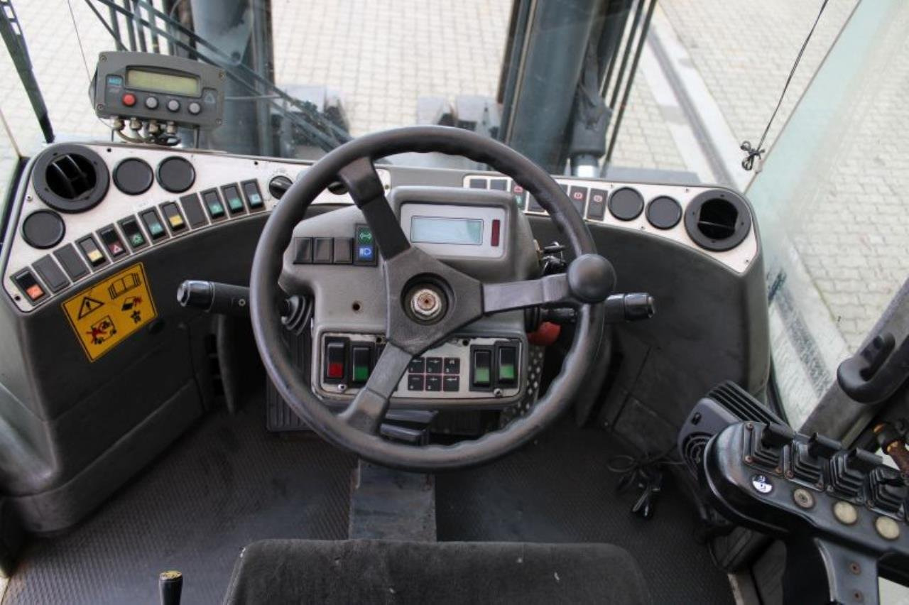 Kalmar DCD160-12 - Дизельный погрузчик: фото 4 Kalmar DCD160-12 - Дизельный погрузчик: фото 4