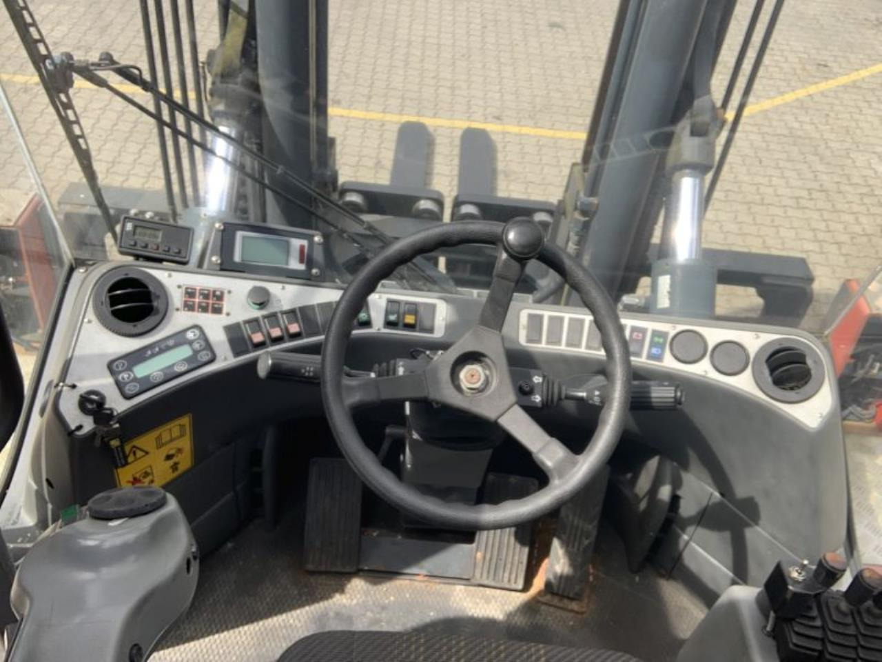 Kalmar DCE100-6 - Дизельный погрузчик: фото 4 Kalmar DCE100-6 - Дизельный погрузчик: фото 4