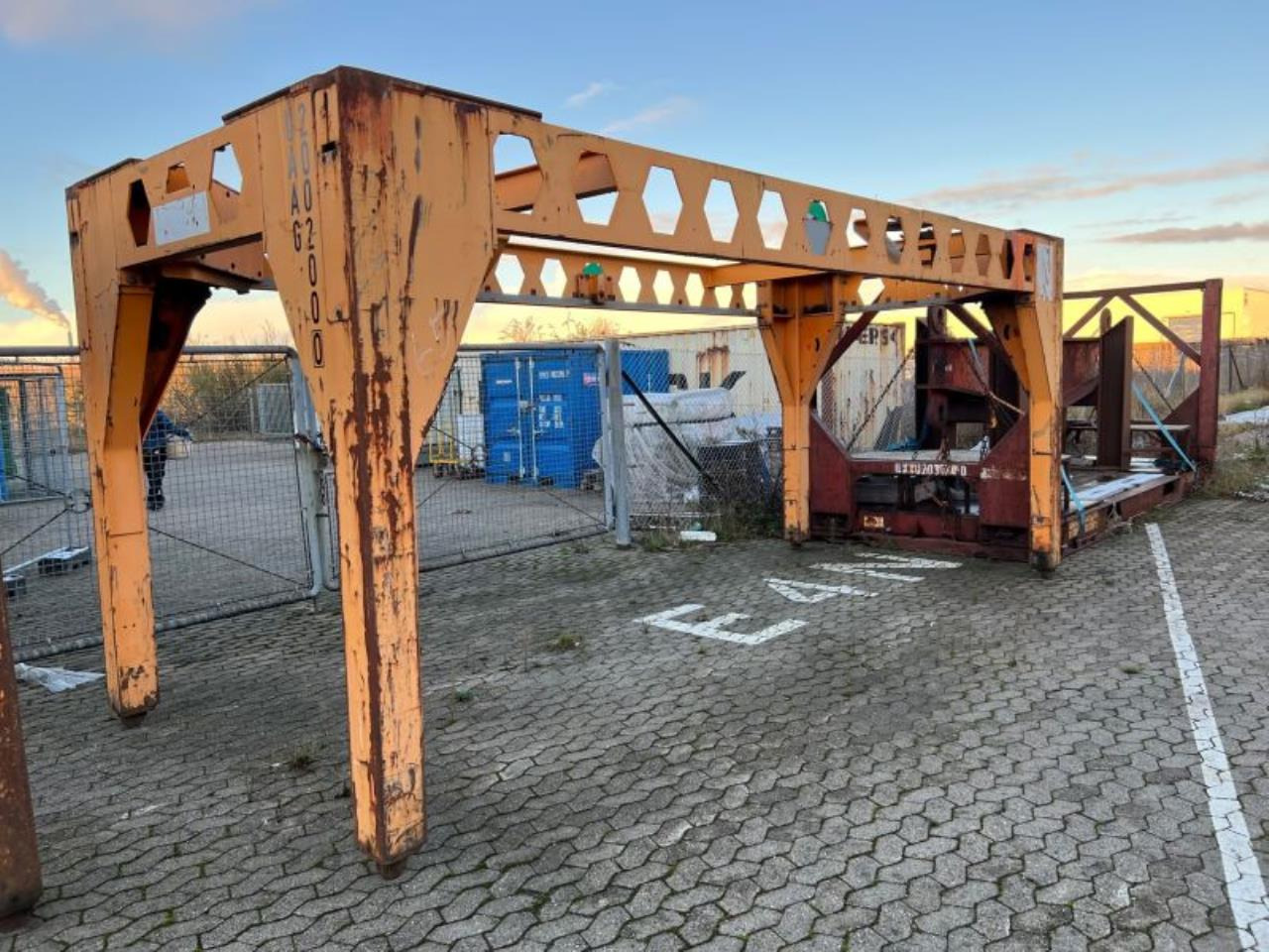 SHT LIFTING FRAME 40" - Навесное оборудование для Контейнерных погрузчиков: фото 1 SHT LIFTING FRAME 40" - Навесное оборудование для Контейнерных погрузчиков: фото 1
