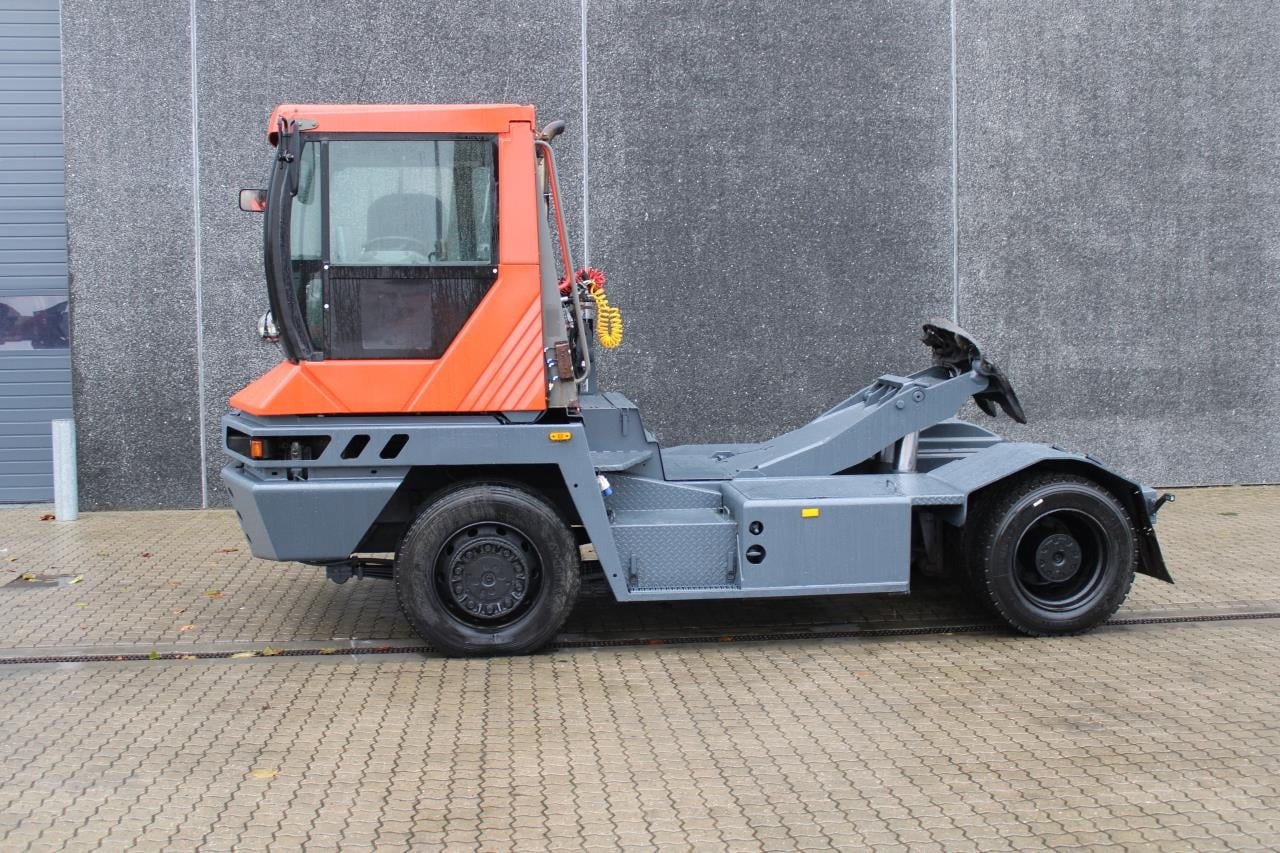 Terberg RT222 - Терминальный тягач: фото 1 Terberg RT222 - Терминальный тягач: фото 1