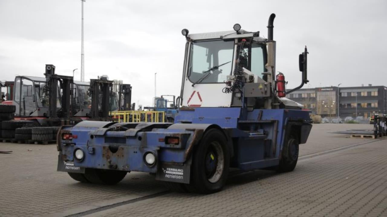 Terberg RT222 - Терминальный тягач: фото 3 Terberg RT222 - Терминальный тягач: фото 3