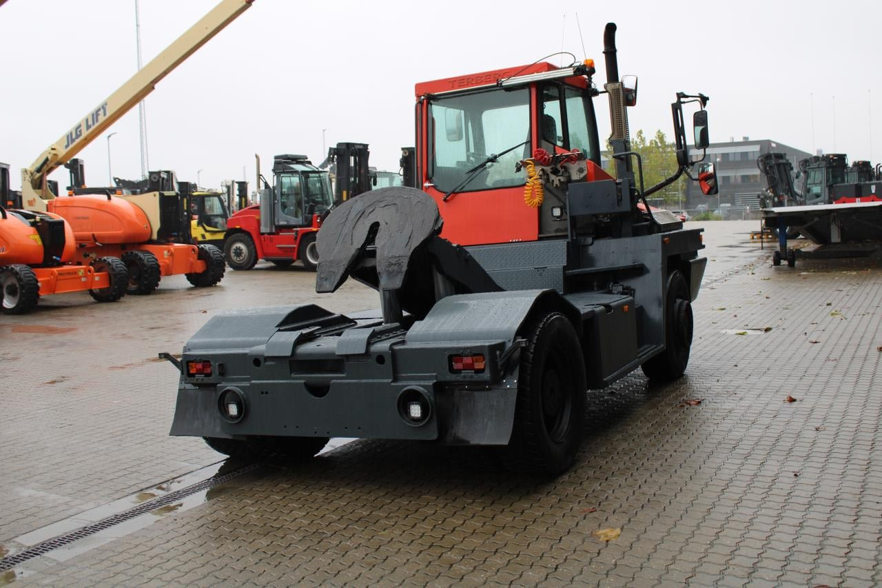 Terberg RT222 - Терминальный тягач: фото 3 Terberg RT222 - Терминальный тягач: фото 3