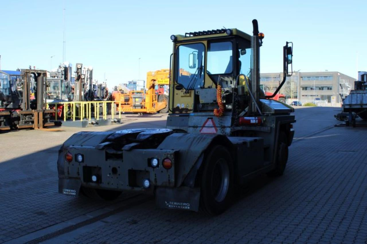 Terberg RT223 - Терминальный тягач: фото 3 Terberg RT223 - Терминальный тягач: фото 3