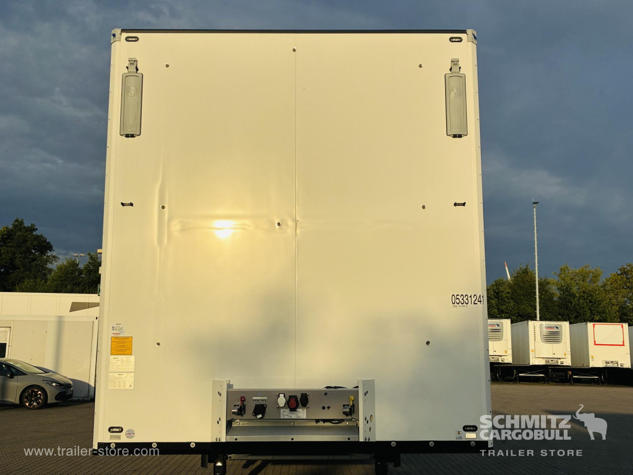 SCHMITZ Auflieger Tiefkühler Standard Double deck - Изотермический полуприцеп: фото 2 SCHMITZ Auflieger Tiefkühler Standard Double deck - Изотермический полуприцеп: фото 2