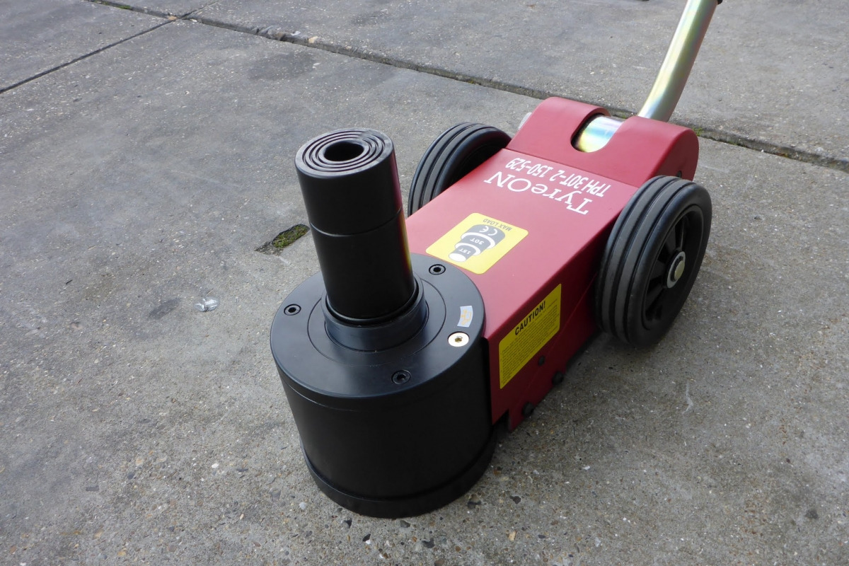 Оборудование для гаражей/ Мастерских TPH30T-2M Air hydraulic jack 30 Tons  - Minimum height 15 cm - portable (24 kg): фото 9