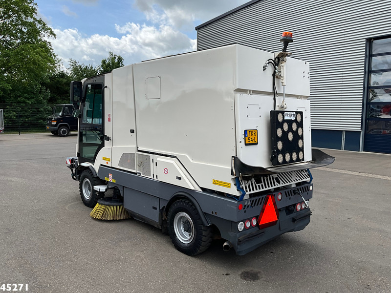 Dulevo 3000T Revolution Euro 6 with 3-rd brush - Подметально-уборочная машина: фото 2 Dulevo 3000T Revolution Euro 6 with 3-rd brush - Подметально-уборочная машина: фото 2