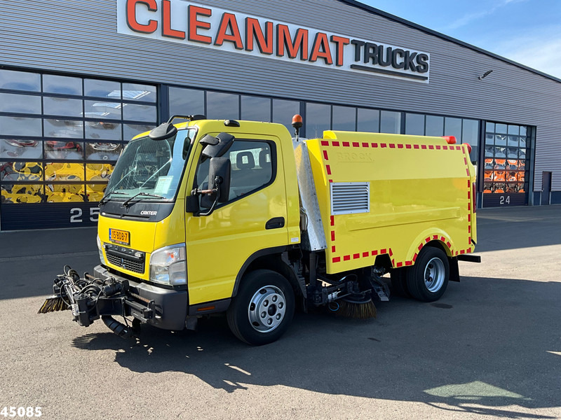 Mitsubishi Canter 7C15 Brock sweeper Just 94.095 km! - Подметально-уборочная машина: фото 2 Mitsubishi Canter 7C15 Brock sweeper Just 94.095 km! - Подметально-уборочная машина: фото 2