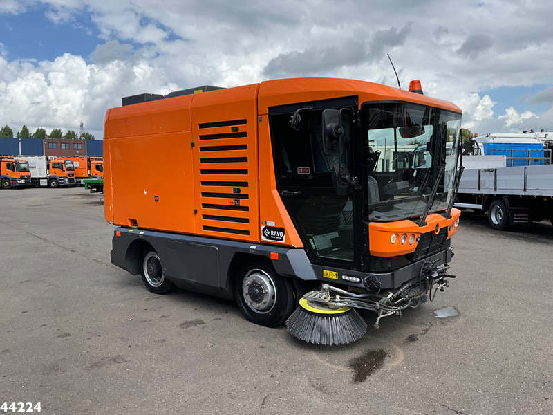 Ravo 540 Euro 6 - Подметально-уборочная машина: фото 3 Ravo 540 Euro 6 - Подметально-уборочная машина: фото 3