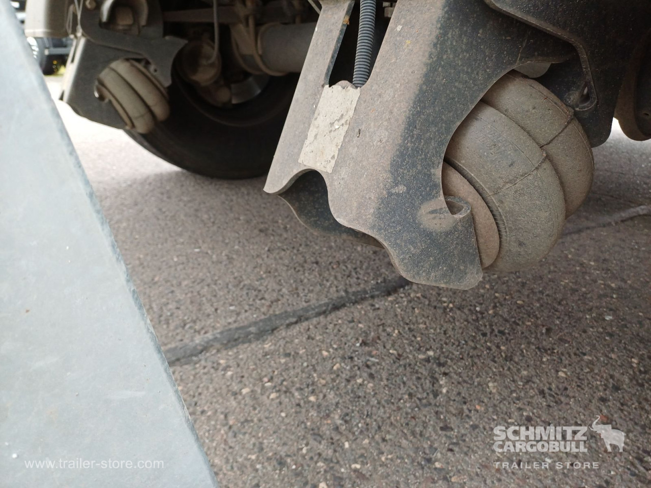 SCHMITZ Auflieger Kipper Stahlrundmulde 24m³ - Самосвальный полуприцеп: фото 3 SCHMITZ Auflieger Kipper Stahlrundmulde 24m³ - Самосвальный полуприцеп: фото 3