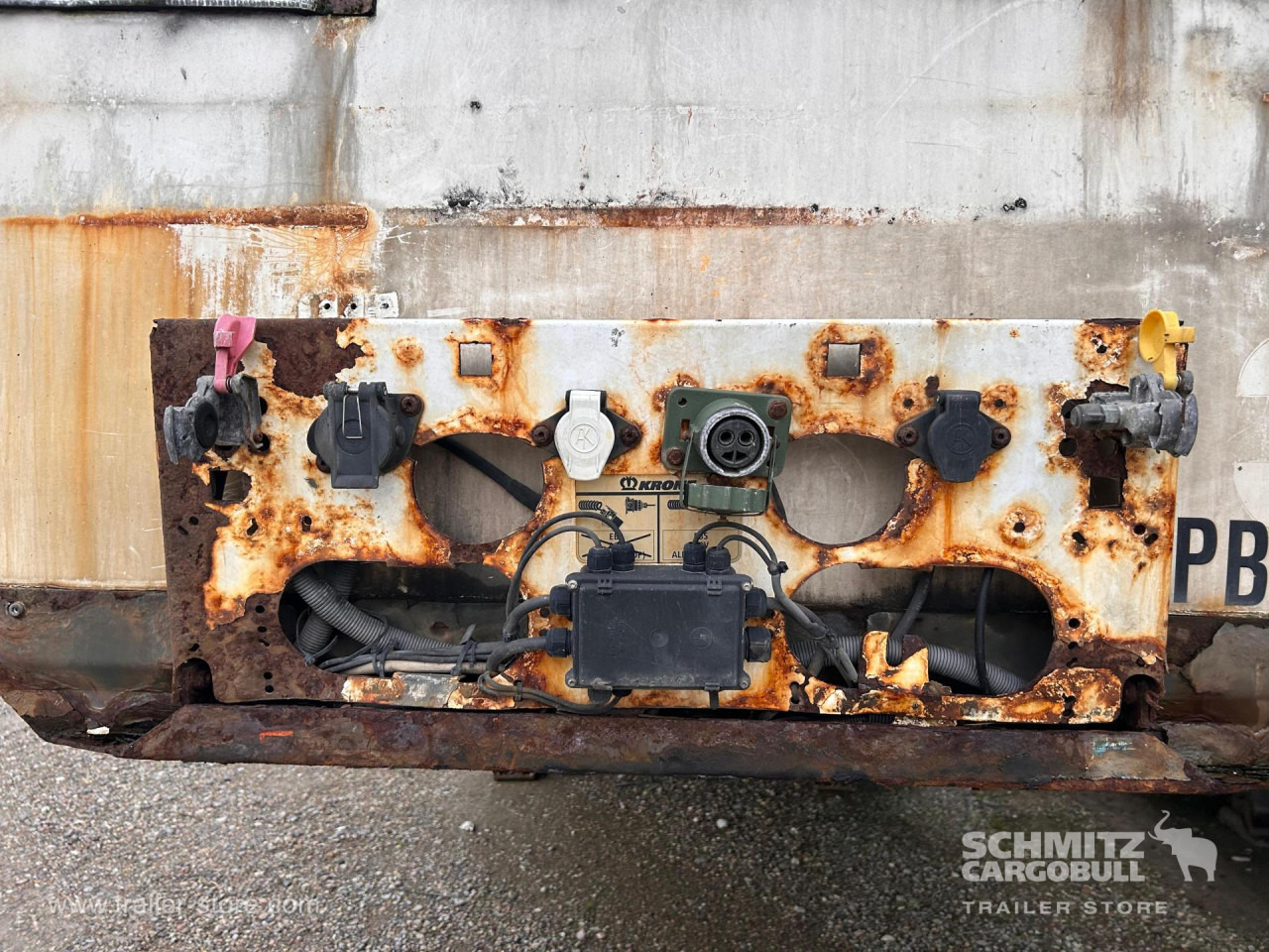 KRONE Reefer Standard Taillift - Изотермический полуприцеп: фото 2 KRONE Reefer Standard Taillift - Изотермический полуприцеп: фото 2