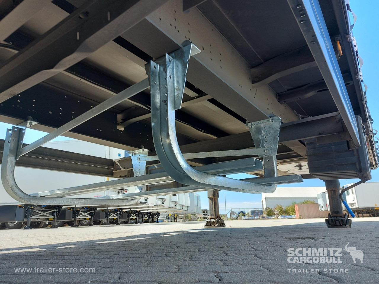SCHMITZ Curtainsider Mega - Тентованный полуприцеп: фото 2 SCHMITZ Curtainsider Mega - Тентованный полуприцеп: фото 2