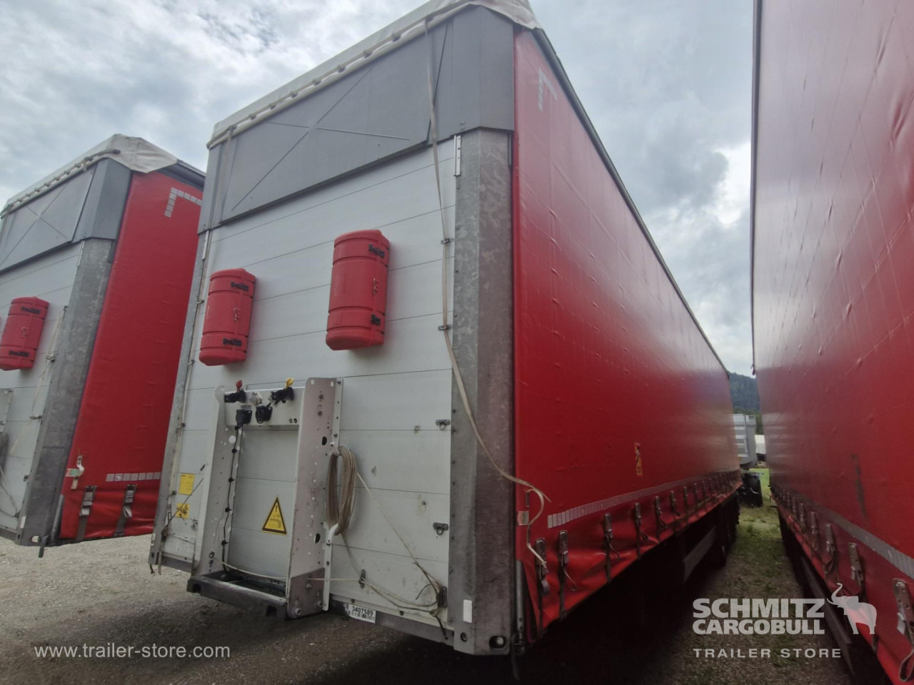 SCHMITZ Curtainsider Varios - Тентованный полуприцеп: фото 2 SCHMITZ Curtainsider Varios - Тентованный полуприцеп: фото 2
