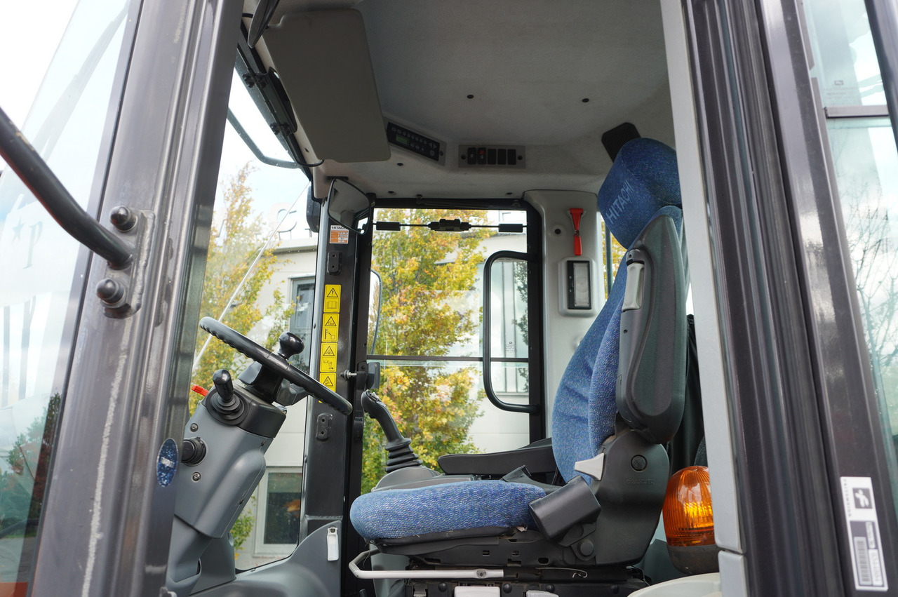 Колёсный погрузчик HITACHI ZW220 articulated loader / 2 buckets: фото 24 Колёсный погрузчик HITACHI ZW220 articulated loader / 2 buckets: фото 24