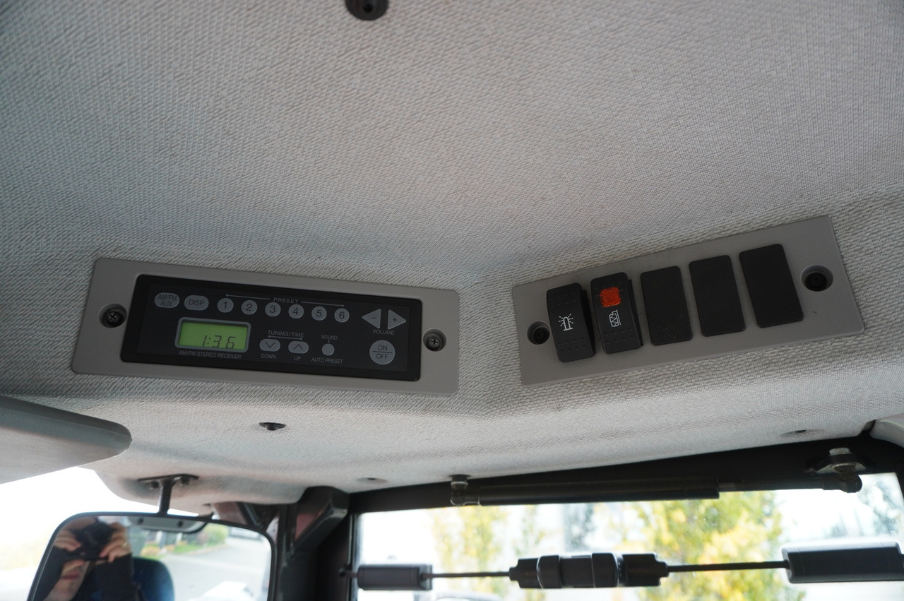 Колёсный погрузчик HITACHI ZW220 articulated loader / 2 buckets: фото 27 Колёсный погрузчик HITACHI ZW220 articulated loader / 2 buckets: фото 27