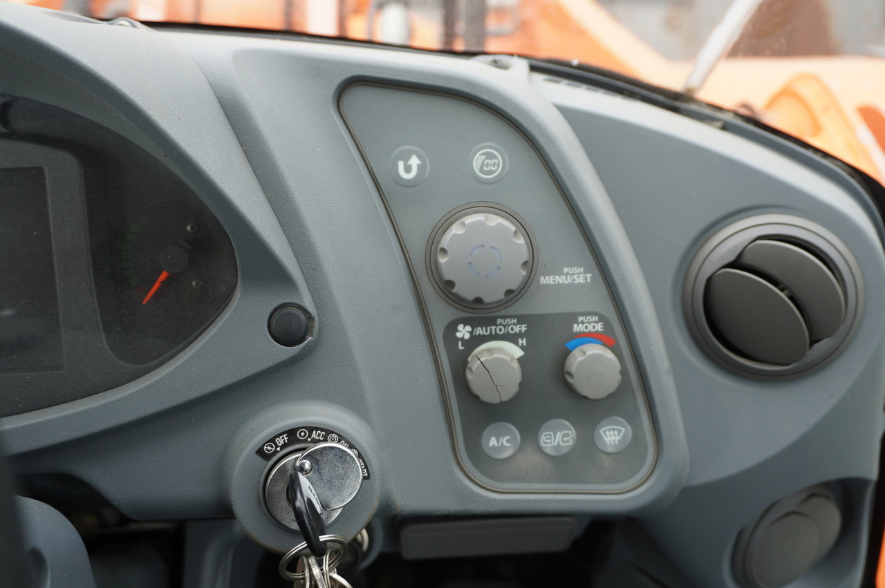 Колёсный погрузчик HITACHI ZW220 articulated loader / 2 buckets: фото 29 Колёсный погрузчик HITACHI ZW220 articulated loader / 2 buckets: фото 29