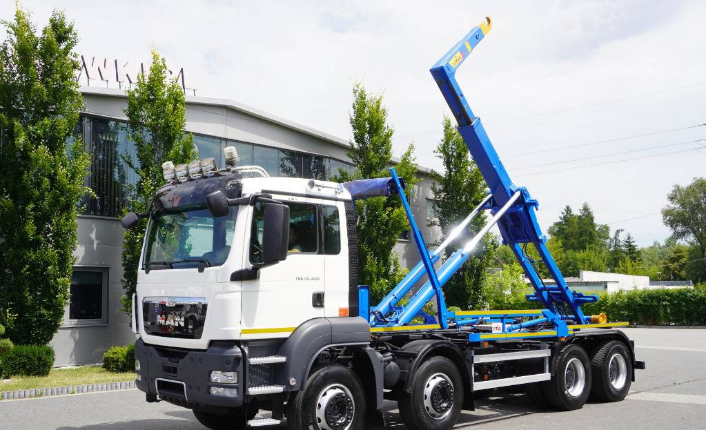 MAN TGS 35.400 8×4 HYVA LIFT 32.56 SE hooklift - Крюковой мультилифт: фото 1 MAN TGS 35.400 8×4 HYVA LIFT 32.56 SE hooklift - Крюковой мультилифт: фото 1