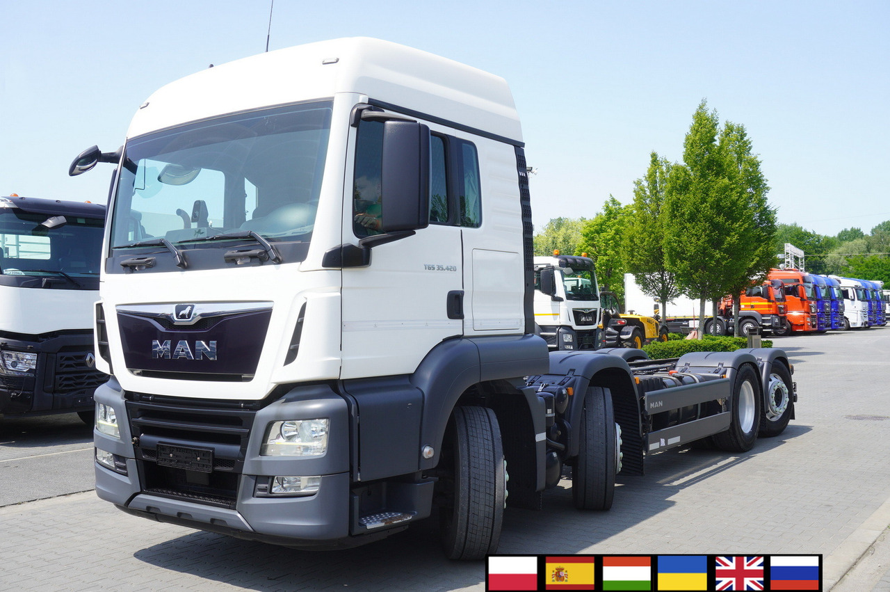 MAN TGS 35.420 8x2 / Chassis 6.4 m / 3 steered axles - Автоманипулятор: фото 1 MAN TGS 35.420 8x2 / Chassis 6.4 m / 3 steered axles - Автоманипулятор: фото 1