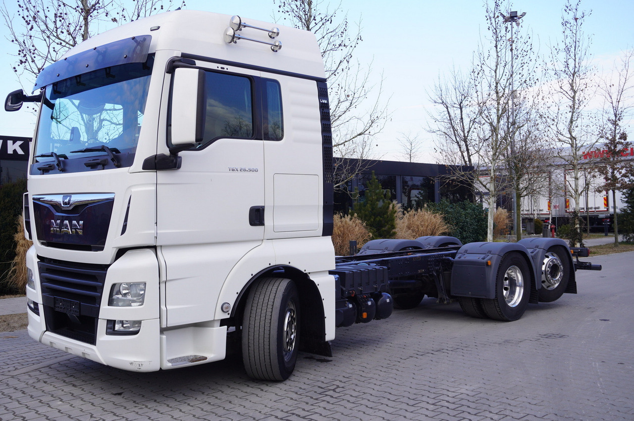 MAN TGX 26,500 / 500 HP / steering 3rd axle / 20 t cap. / Chassis 6.5 m - Грузовик-шасси: фото 1 MAN TGX 26,500 / 500 HP / steering 3rd axle / 20 t cap. / Chassis 6.5 m - Грузовик-шасси: фото 1
