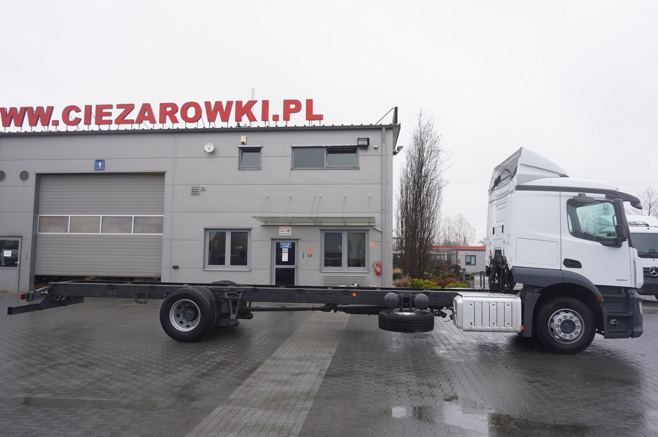 MERCEDES-BENZ Actros 1824 / 9.1 m chassis / sleeping cabin - Грузовик-шасси: фото 2 MERCEDES-BENZ Actros 1824 / 9.1 m chassis / sleeping cabin - Грузовик-шасси: фото 2