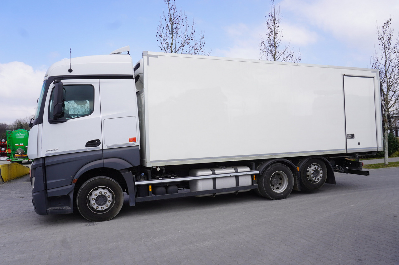 MERCEDES-BENZ Actros 2542 / GIGA cabin / Thermoking 1000R - Рефрижератор: фото 2 MERCEDES-BENZ Actros 2542 / GIGA cabin / Thermoking 1000R - Рефрижератор: фото 2