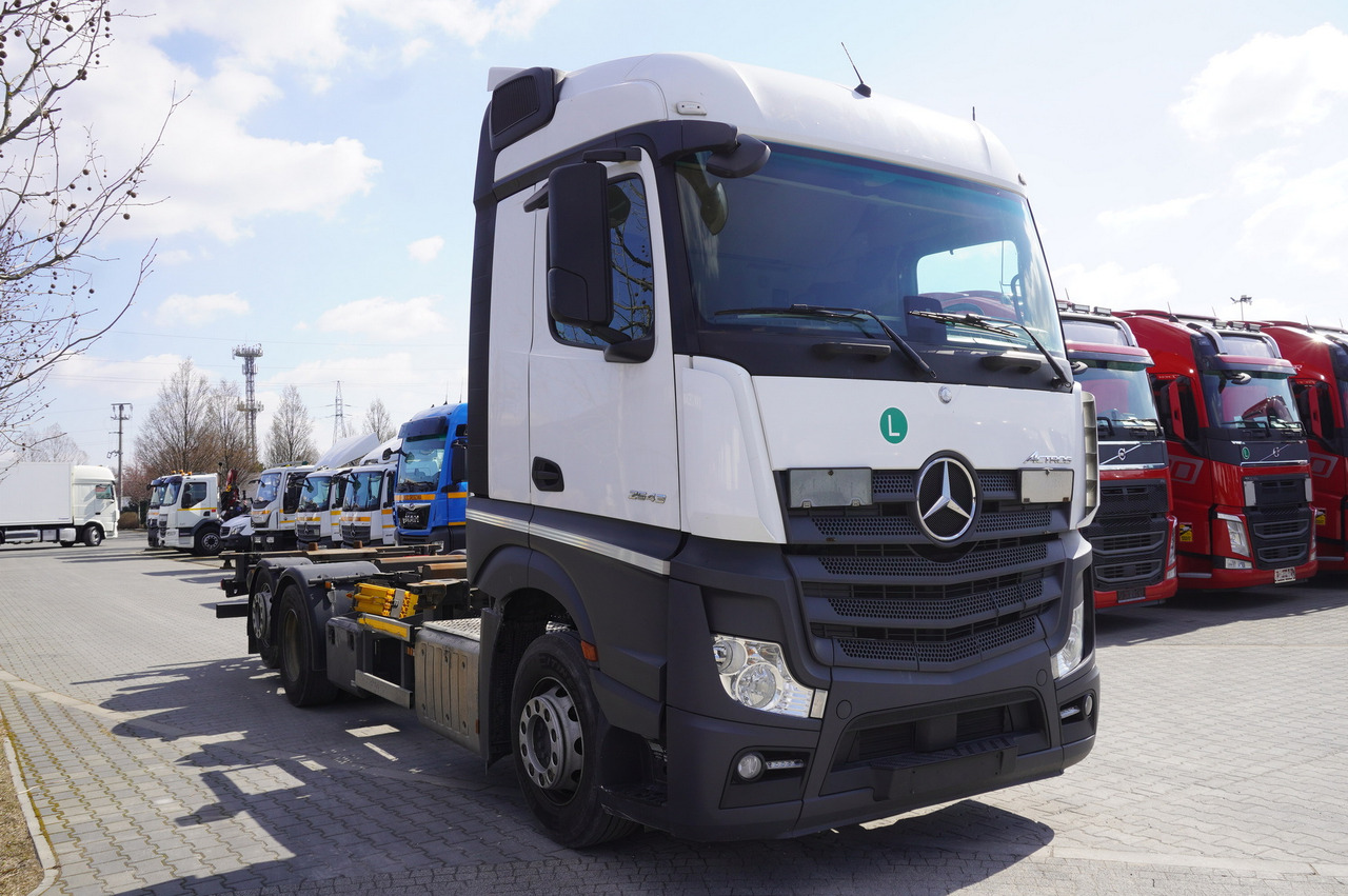 MERCEDES-BENZ Actros 2543 / BDF / Retarder / sleeping cabin - Грузовик-контейнеровоз/ Сменный кузов: фото 1 MERCEDES-BENZ Actros 2543 / BDF / Retarder / sleeping cabin - Грузовик-контейнеровоз/ Сменный кузов: фото 1
