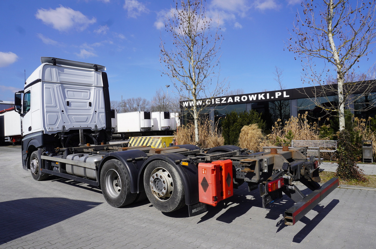 MERCEDES-BENZ Actros 2543 / BDF / Retarder / sleeping cabin - Грузовик-контейнеровоз/ Сменный кузов: фото 4 MERCEDES-BENZ Actros 2543 / BDF / Retarder / sleeping cabin - Грузовик-контейнеровоз/ Сменный кузов: фото 4