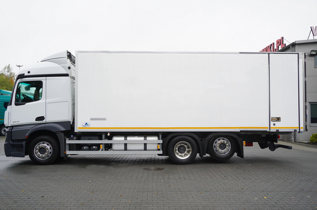 MERCEDES-BENZ Actros 2545 MP5 / Lecapitaine 18 EPAL refrigerator / Bitemperature / Carrier Supra 850 MT / ADR AT - Рефрижератор: фото 2 MERCEDES-BENZ Actros 2545 MP5 / Lecapitaine 18 EPAL refrigerator / Bitemperature / Carrier Supra 850 MT / ADR AT - Рефрижератор: фото 2