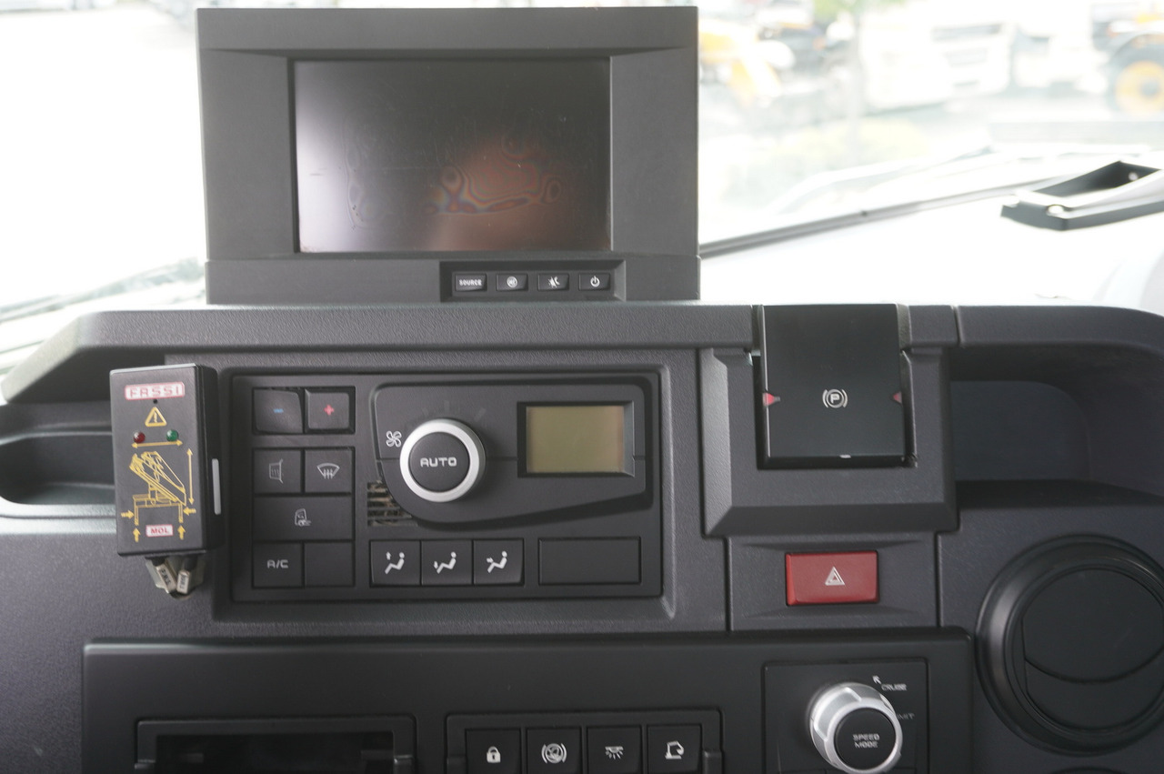 Грузовик бортовой/ Платформа, Автоманипулятор RENAULT K380 6x4 / FASSI F175 crane 7.85 t / 120 thousand km!: фото 20