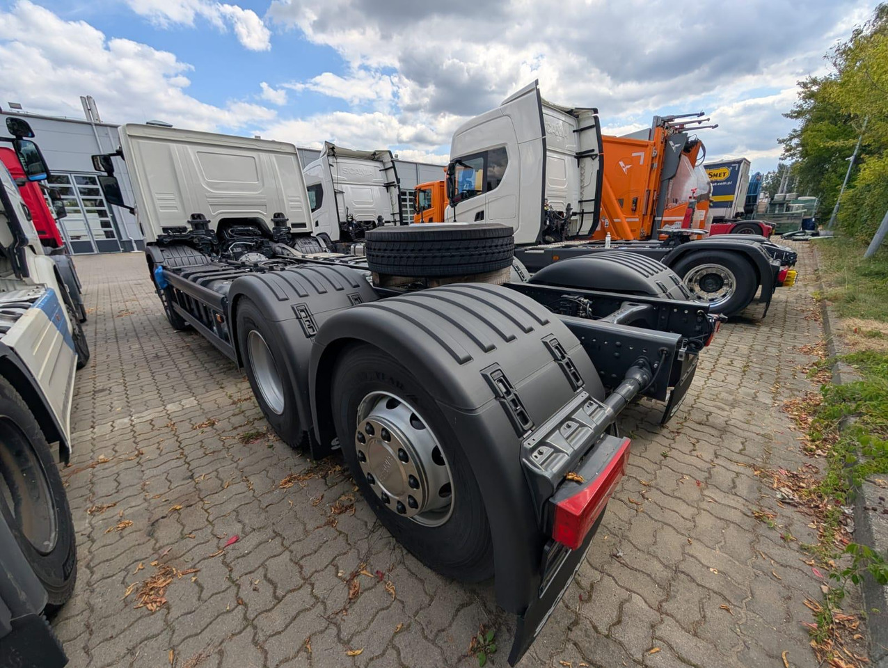 SCANIA P 340 B6x2*4NA / chassis frame / steering axle / CNG - Грузовик-шасси: фото 4 SCANIA P 340 B6x2*4NA / chassis frame / steering axle / CNG - Грузовик-шасси: фото 4