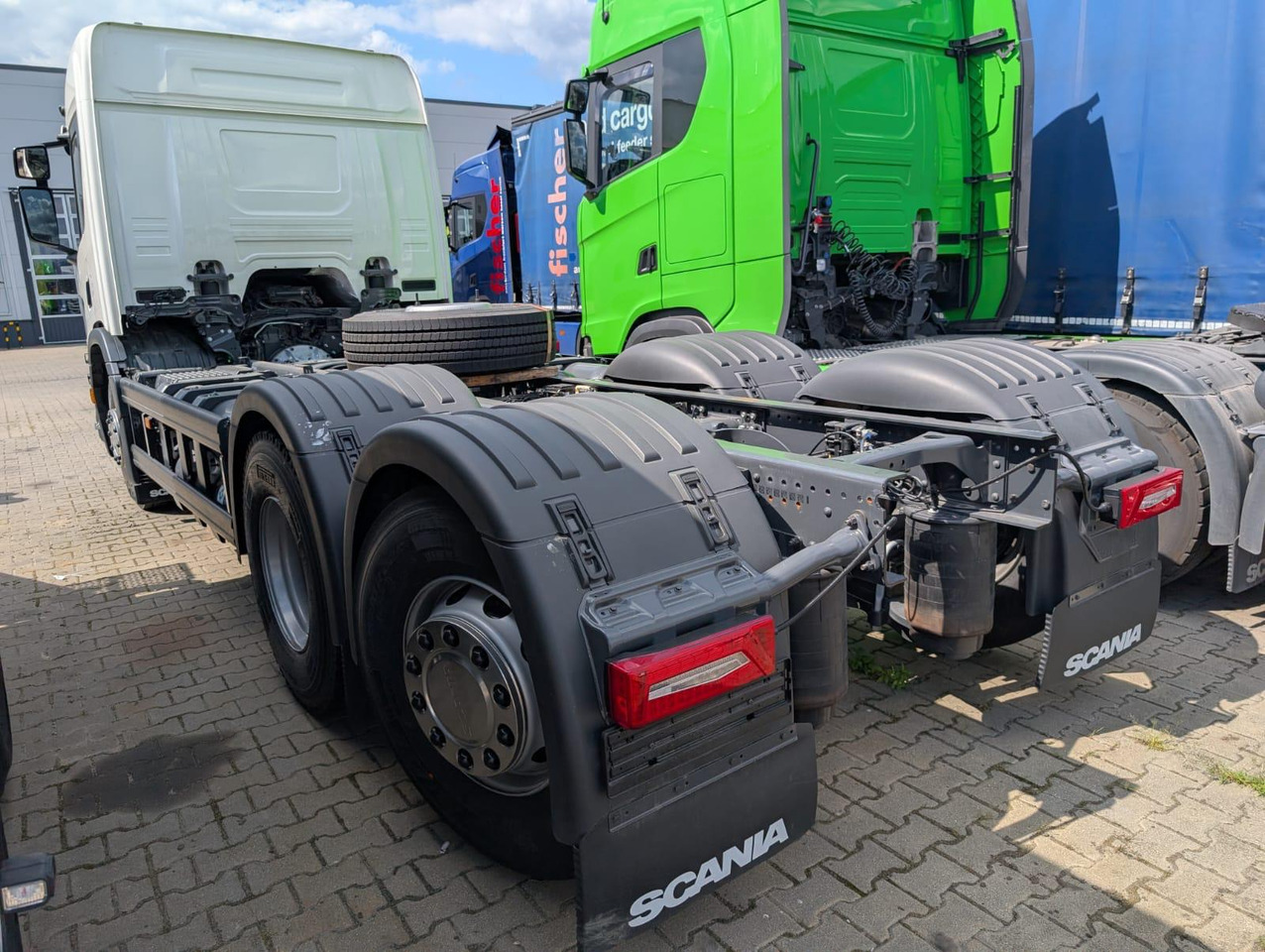 SCANIA P 340 B6x2*4NA / chassis frame / steering axle / CNG / large cab / 8 units - Грузовик-шасси: фото 4 SCANIA P 340 B6x2*4NA / chassis frame / steering axle / CNG / large cab / 8 units - Грузовик-шасси: фото 4