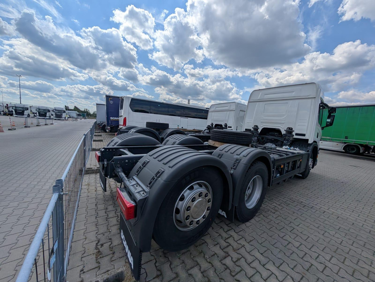 SCANIA P 340 B6x2*4NA / chassis frame / steering axle / CNG / large cab / 8 units - Грузовик-шасси: фото 4 SCANIA P 340 B6x2*4NA / chassis frame / steering axle / CNG / large cab / 8 units - Грузовик-шасси: фото 4