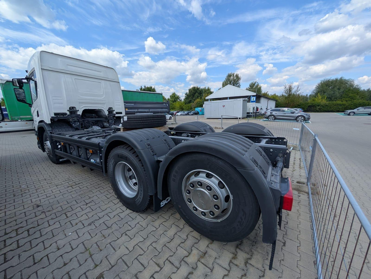 SCANIA P 340 B6x2*4NA / chassis frame / steering axle / CNG / large cab / 8 units - Грузовик-шасси: фото 3 SCANIA P 340 B6x2*4NA / chassis frame / steering axle / CNG / large cab / 8 units - Грузовик-шасси: фото 3
