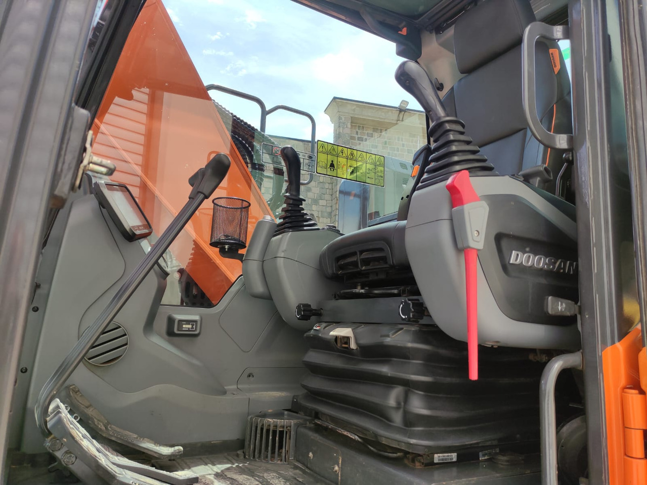 DOOSAN DX140LCR-7 - Гусеничный экскаватор: фото 5 DOOSAN DX140LCR-7 - Гусеничный экскаватор: фото 5