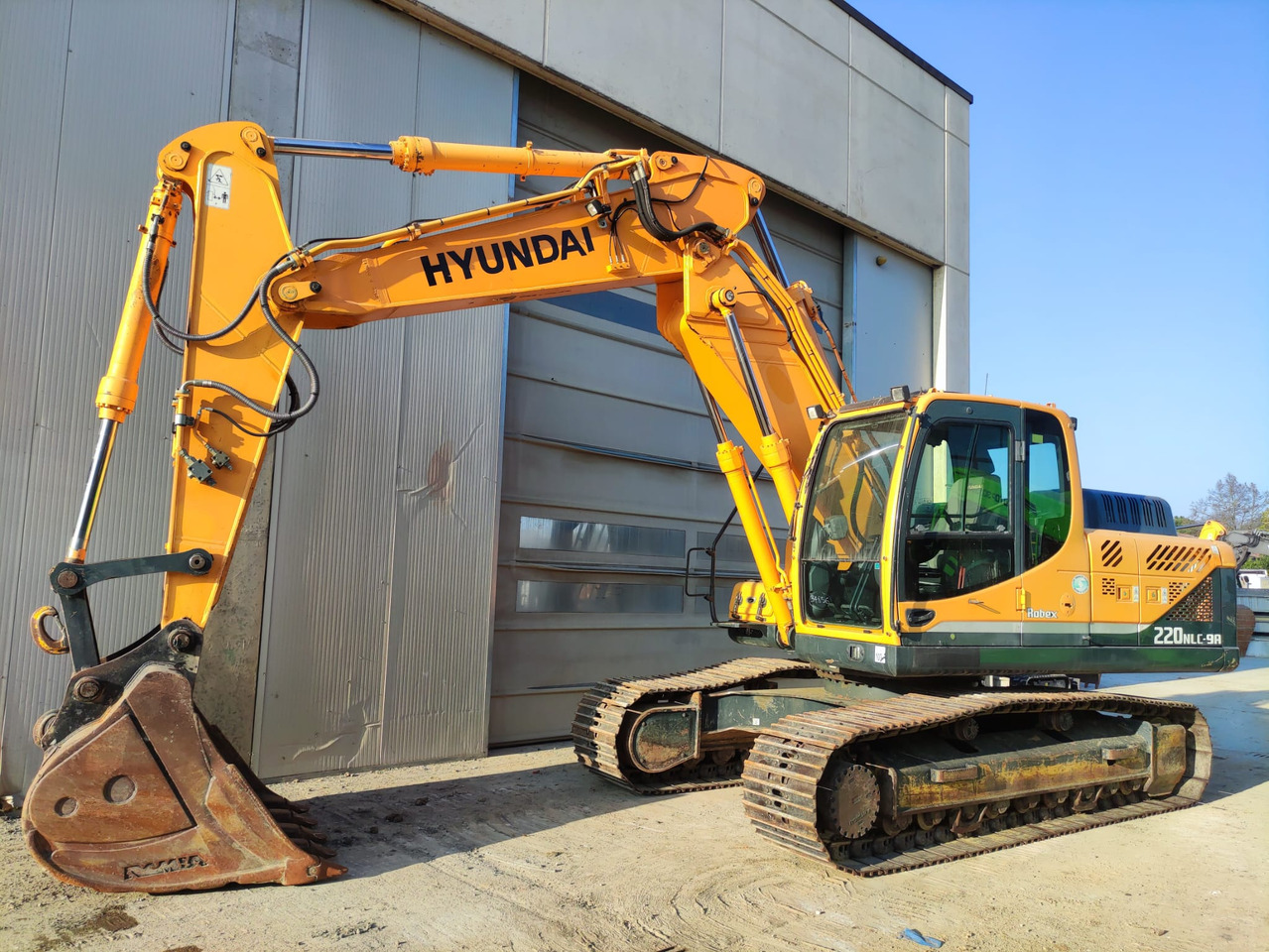 Hyundai R220NLC-9A - Гусеничный экскаватор: фото 1 Hyundai R220NLC-9A - Гусеничный экскаватор: фото 1