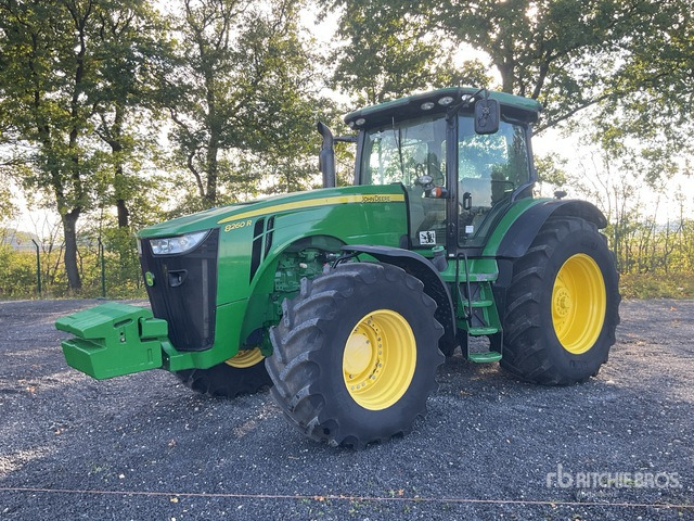 John Deere 8260R 4WD Tractor - Трактор: фото 2 John Deere 8260R 4WD Tractor - Трактор: фото 2