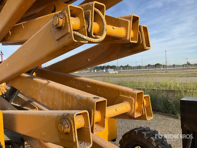 2003 Haulotte H15SDX 4x4 Diesel Scissor Lift - Ножничный подъемник: фото 4 2003 Haulotte H15SDX 4x4 Diesel Scissor Lift - Ножничный подъемник: фото 4