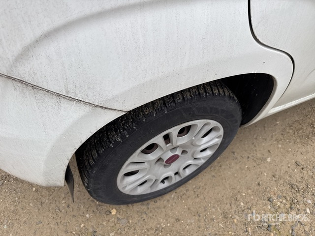 Легковой автомобиль Fiat Panda Automobile: фото 6