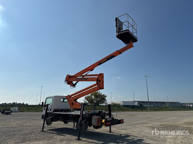 Nissan Cabstar Piattaforma autocarrata - Грузовик с подъемником: фото 4 Nissan Cabstar Piattaforma autocarrata - Грузовик с подъемником: фото 4