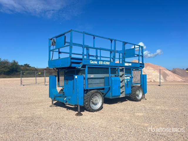 2001 Genie GS4390 4x4 Nacelle Ciseaux Scissor Lift - Ножничный подъемник: фото 1 2001 Genie GS4390 4x4 Nacelle Ciseaux Scissor Lift - Ножничный подъемник: фото 1
