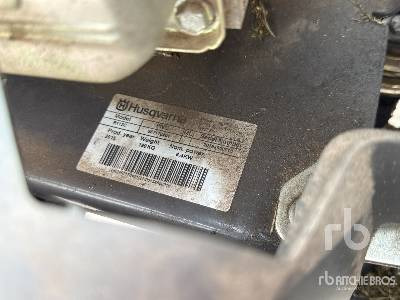 HUSQVARNA R112C 4x2 Tracteur Tondeuse - Газонокосилка: фото 5 HUSQVARNA R112C 4x2 Tracteur Tondeuse - Газонокосилка: фото 5